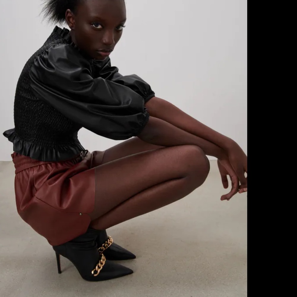 Zara faux leather shorts - Picture 3 of 7
